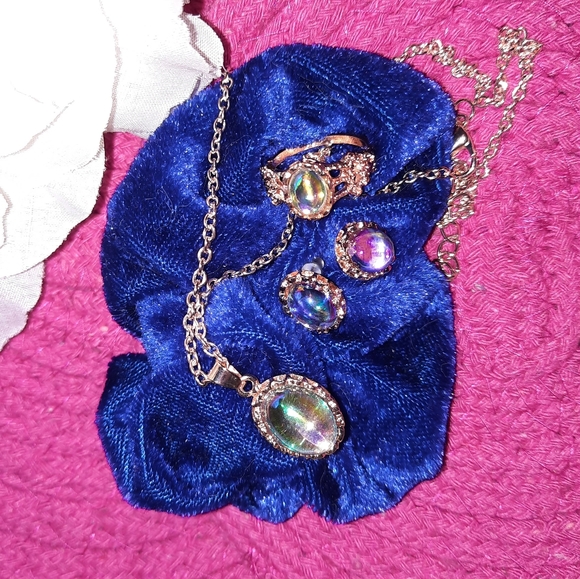 SIMULATED OPAL MOONSTONE STYLE JEWELRY SET ~ NECKLACE, EARRINGS, RING ๐ - Picture 11 of 16